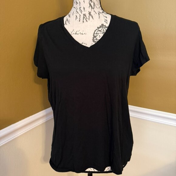 Mott & Bow Fitted V-Neck Marcy Tee in Black Size XL - Picture 4 of 9